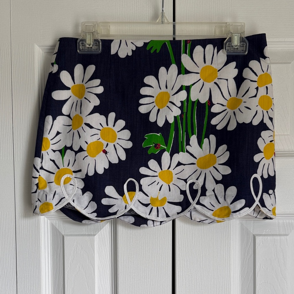Women’s Size 0 Lilly Pulitzer Navy Daisy Print Miniskirt.